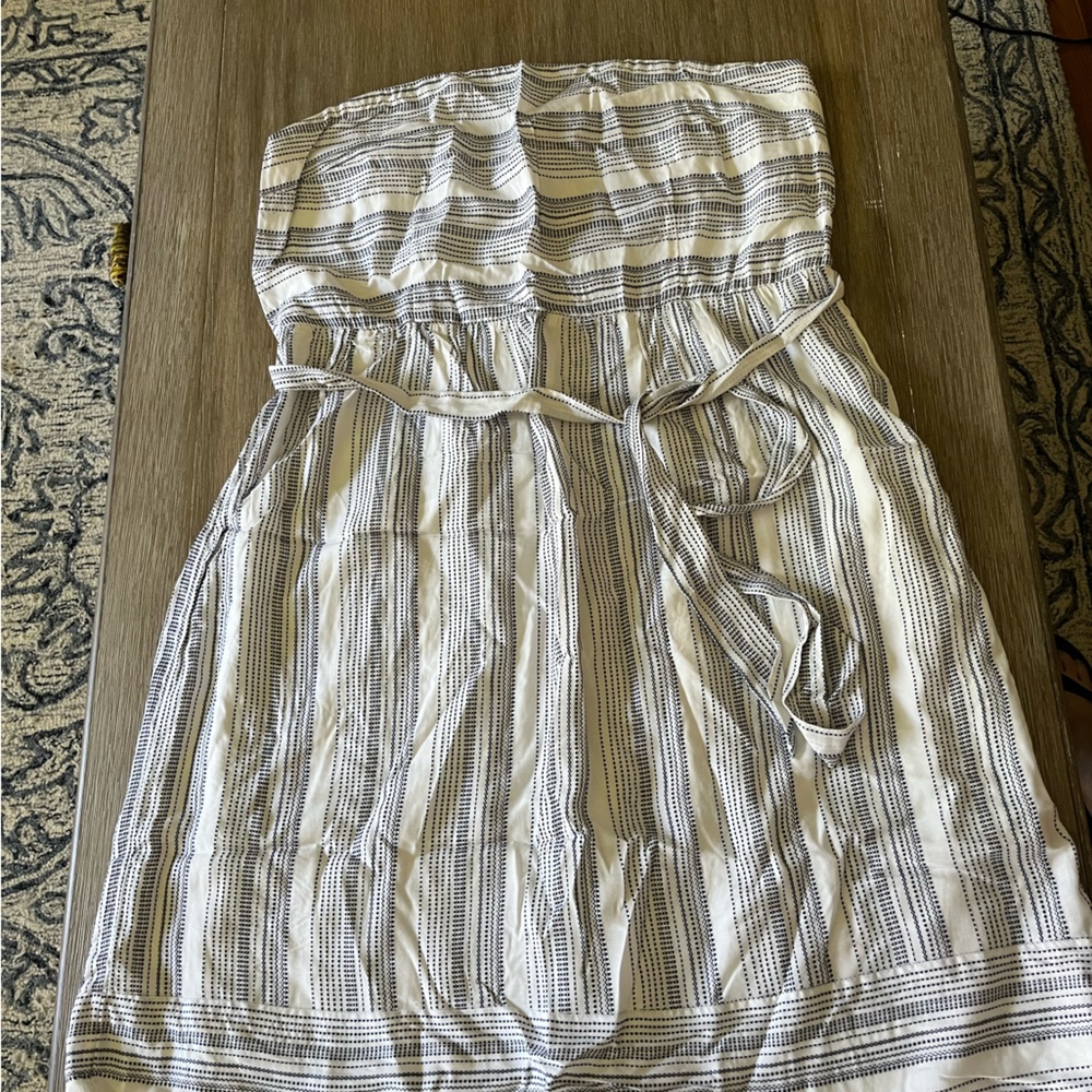 Woman’s strapless Dress from the Loft